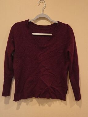 Women's Wine 100% Cashmere  V-Neck Knit Sweater